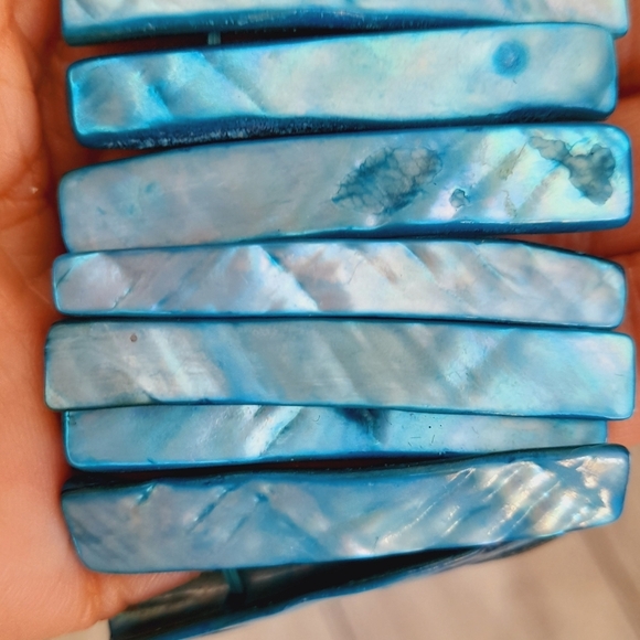 2/$30Stretchy Blue Shell Cuff Style Bracelet - Picture 3 of 6